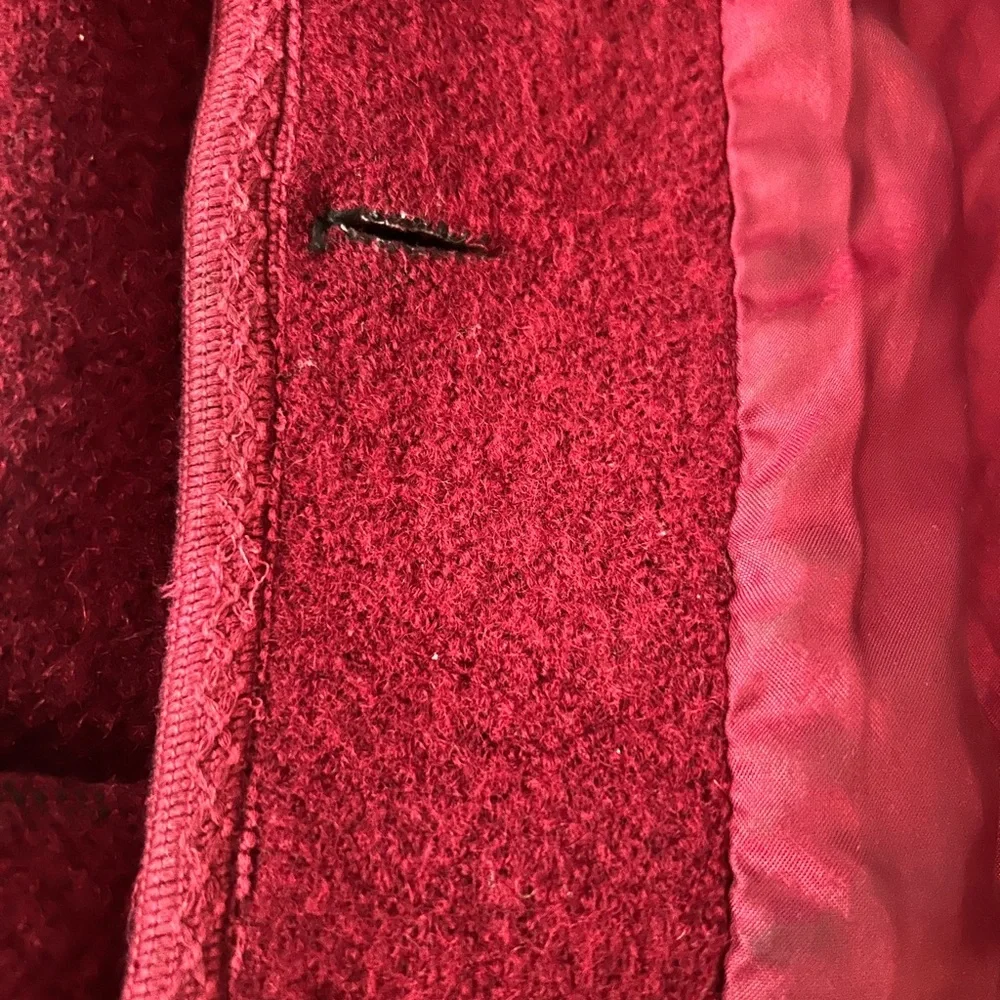 Vintage wool coat cranberry red size 2/4. Shawl neck, retro buttons,big pockets